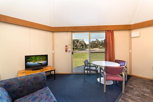 The Station Hotel Jindabyne Room photo