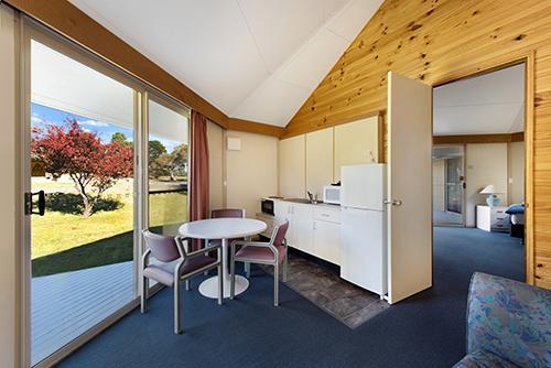 The Station Hotel Jindabyne Room photo